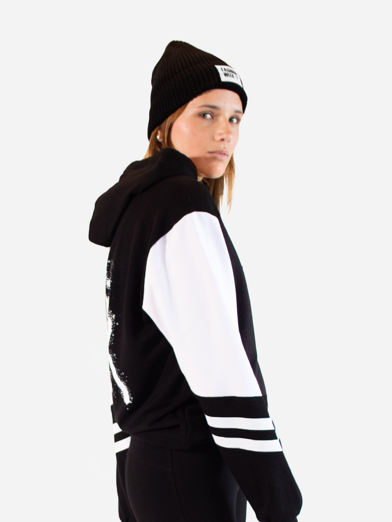 RUNWAY7 PULL OVER HOODIE
